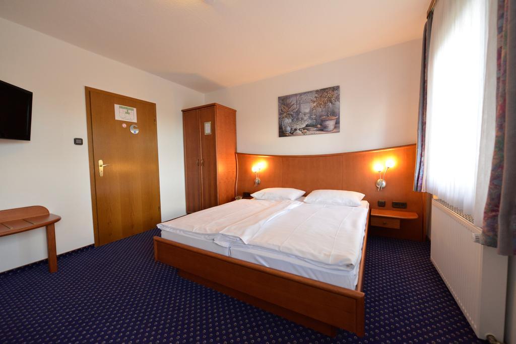 Trollinger Hof Hotel Bad Oeynhausen Exterior photo