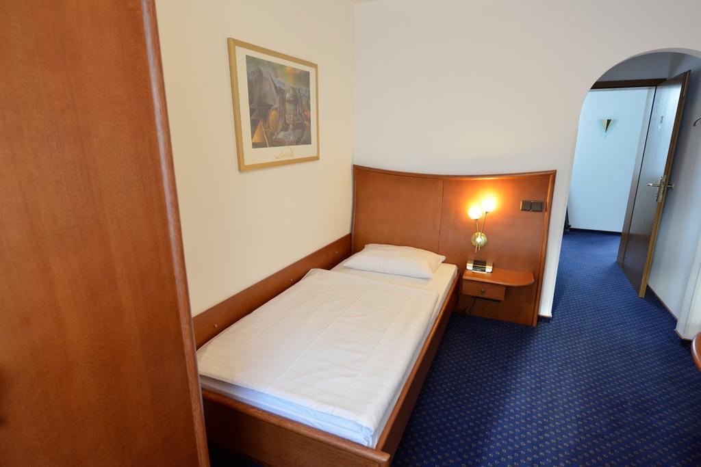 Trollinger Hof Hotel Bad Oeynhausen Exterior photo